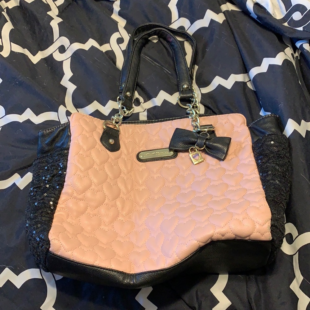 Betsey Johnson  heart pattern sequin purse